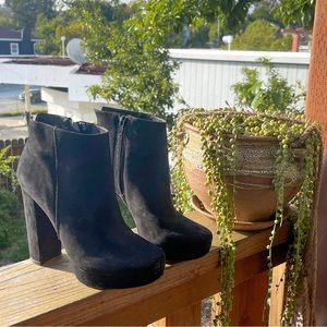 NWOT Aldo Emmanuela Black Suede Platform Boot (7.5)